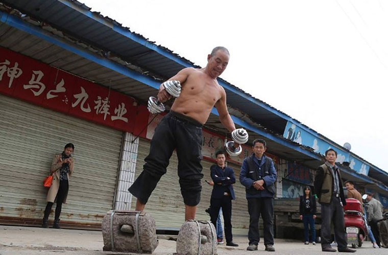 Nguoi dan ong U60 di giay da 70kg suot 30 nam-Hinh-5